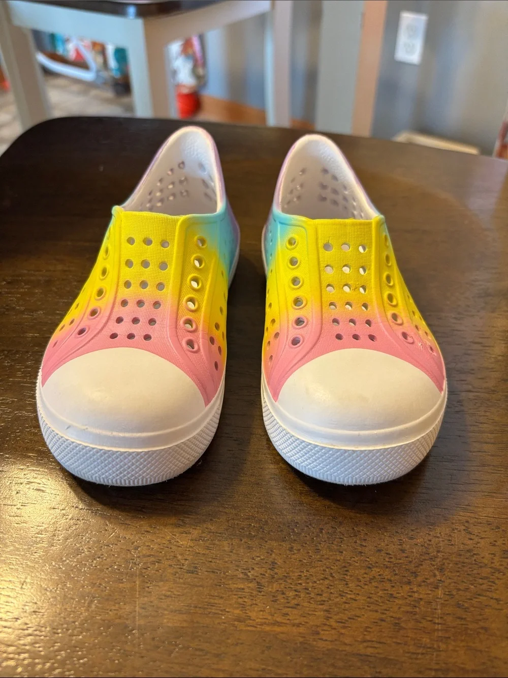 Wonder Nation Rainbow Shoes | Size 7-8